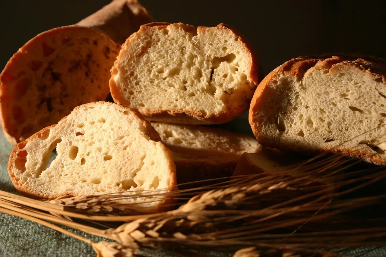 Organisér dine accessories: Idéer til smykkeopbevaring, taskekroge og skostativer